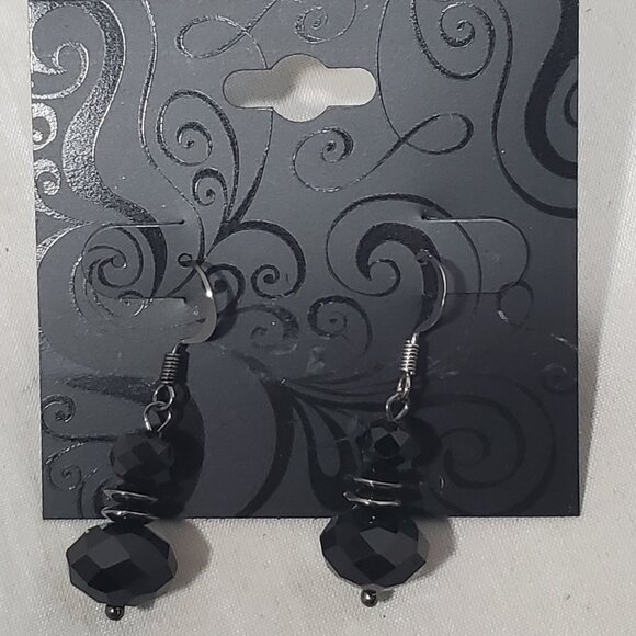 Inter-American set features three pairs of elegant dangle earrings - Picture 12 of 14